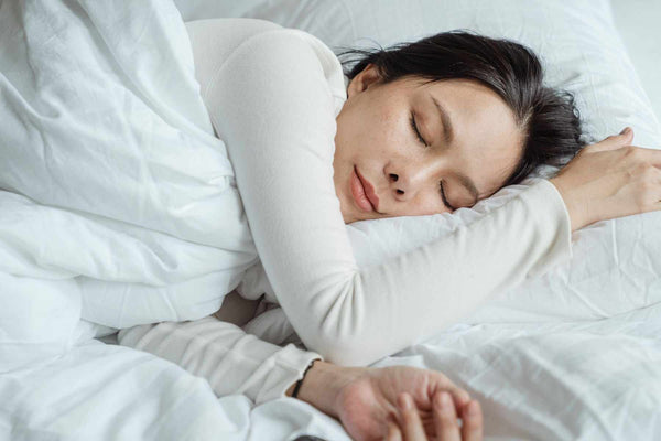 Cosmética de acción nocturna: ¿qué le pasa a la piel mientras dormimos?