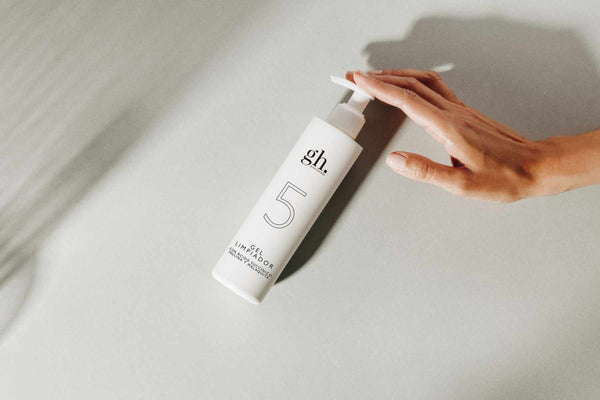 Este es el gel limpiador que se volverá un imprescindible en tu rutina facial