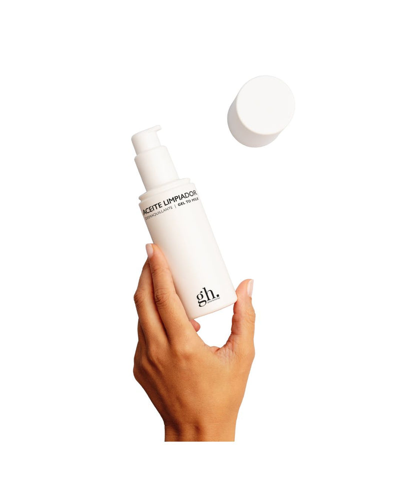 Limpiador y desmaquillante dermatológico al agua. Aceite limpiador y desmaquillante natural aromático al limón.Fórmula 100% natural a base de una mezcla de aceites vegetales de máxima pureza y de propiedades minuciosamente estudiadas.La base del limpiador es aceite de argán, un aceite 100% puro de primera presión en frío de máxima calidad. Compuesto por ácido oleico, ácido linoleico y otros ácidos grasos esenciales con propiedades nutritivas y altamente regeneradoras para la piel, su alto contenido en vitam