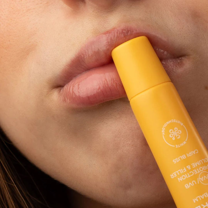Bálsamo labial SP50+ con color y gloss antiarrugas, que hidrata y da un efecto voluminoso.