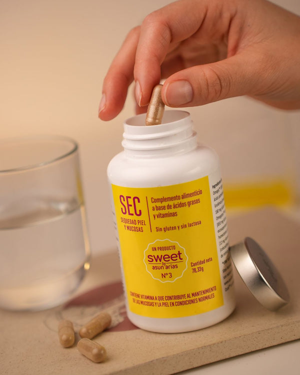 Complemento nutricional indicado para sequedad de piel y mucosas.✨¡Descúbrelo en farmacia Avenida de América! Envíos en 24/48 h a buen precio.