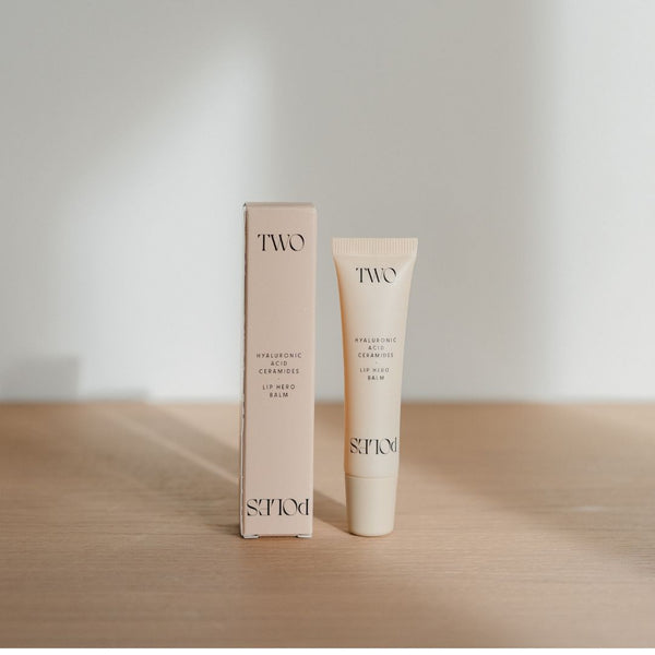 Lip Hero Balm es un bálsamo de labios vegano, rico y lujoso que aporta un suave glow a tus labios. 